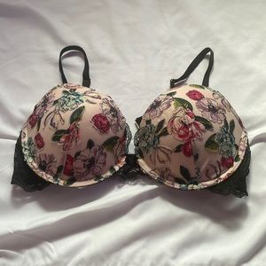 Victoria’s Secret Very Sexy push up